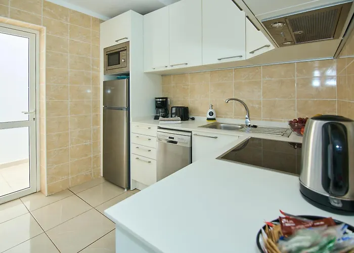 Island Village 阿德耶