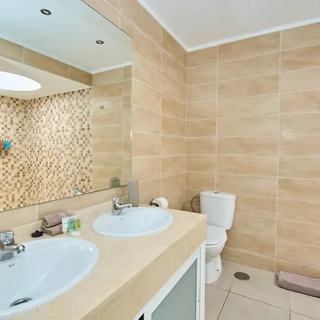 Вилла Island Village