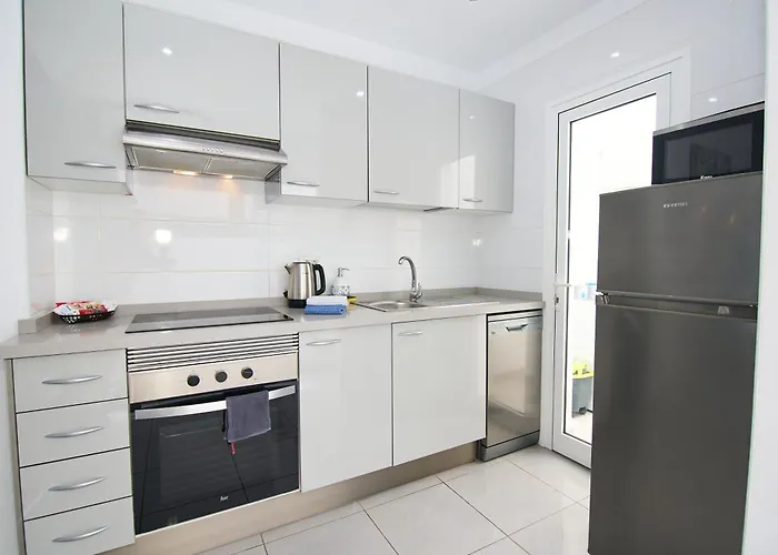 Island Village Βίλα