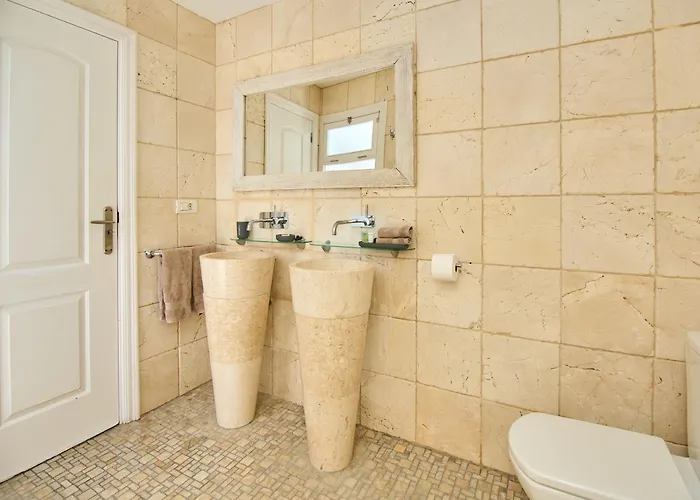 Island Village Βίλα